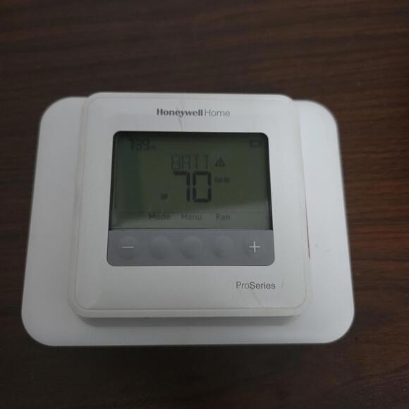 Honeywell Other - Honeywell T4 Pro Programmable Thermostat (TH4110U2005) G